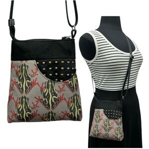 Goldyfish Tree Frog Crossbody
